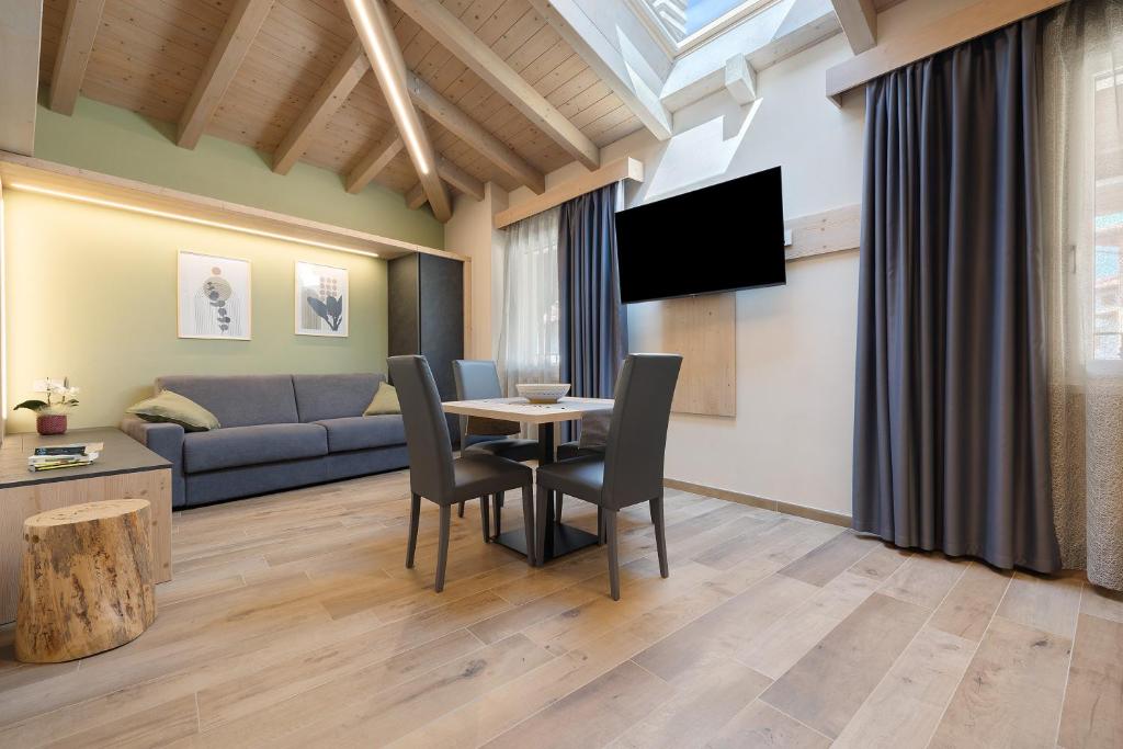 a living room with a table and chairs and a couch at Casa Donati Lucia in Tremosine Sul Garda