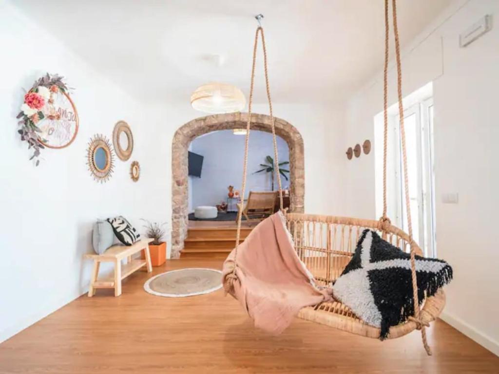 a room with a swing in a room at Quinta da Romã in Olhão