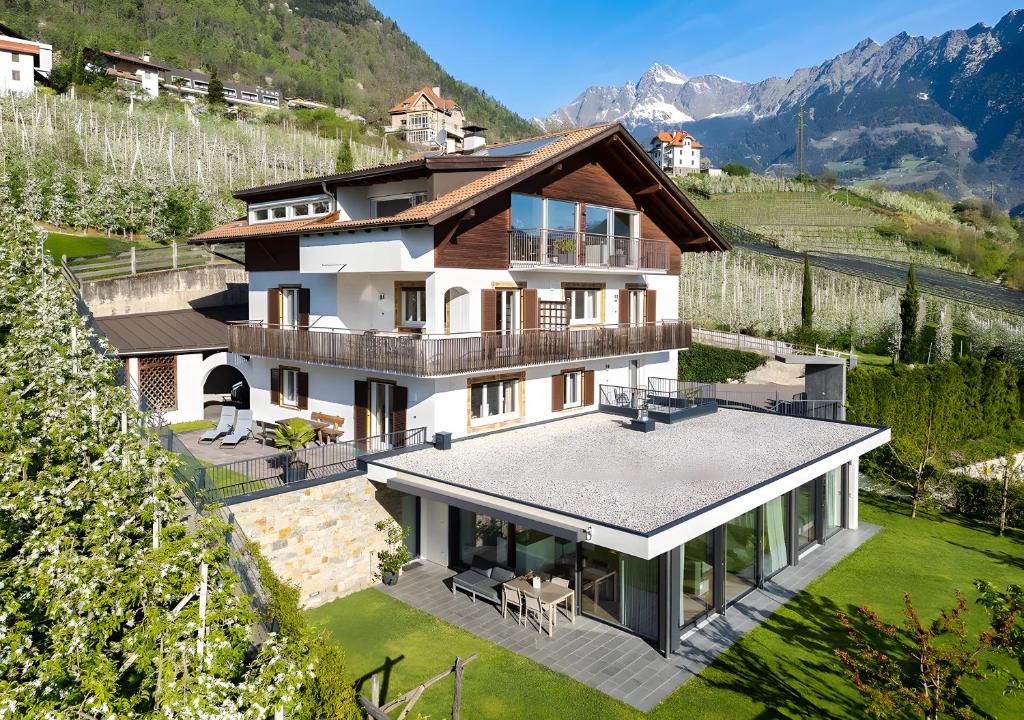 an aerial view of a house in the mountains at Ferienappartement Freiblick in Marlengo