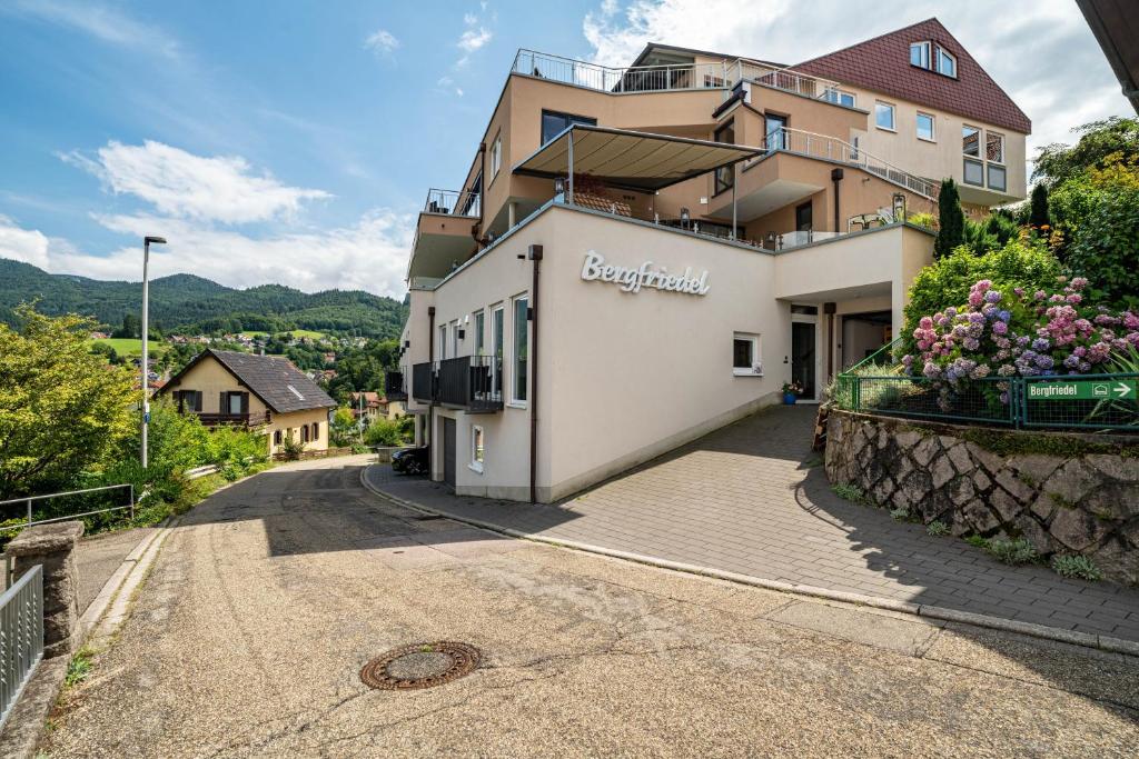 a building on the side of a street at Wein- und Klimahotel Bergfriedel in Bühlertal