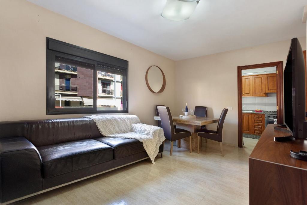 a living room with a leather couch and a table at Apartamento Romo in Candelaria