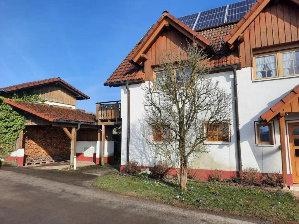 a house with solar panels on the roof at Ferienwohnung Dörflich in Meinerzhagen