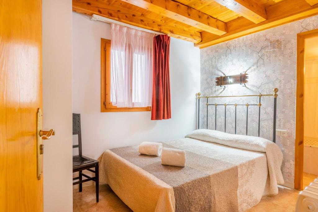 a bedroom with a bed in a room at Casa Batlle Ginebro in Les Iglésies