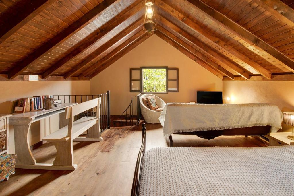 a living room with a bed and a table at The Perfect Cottage in São Vicente