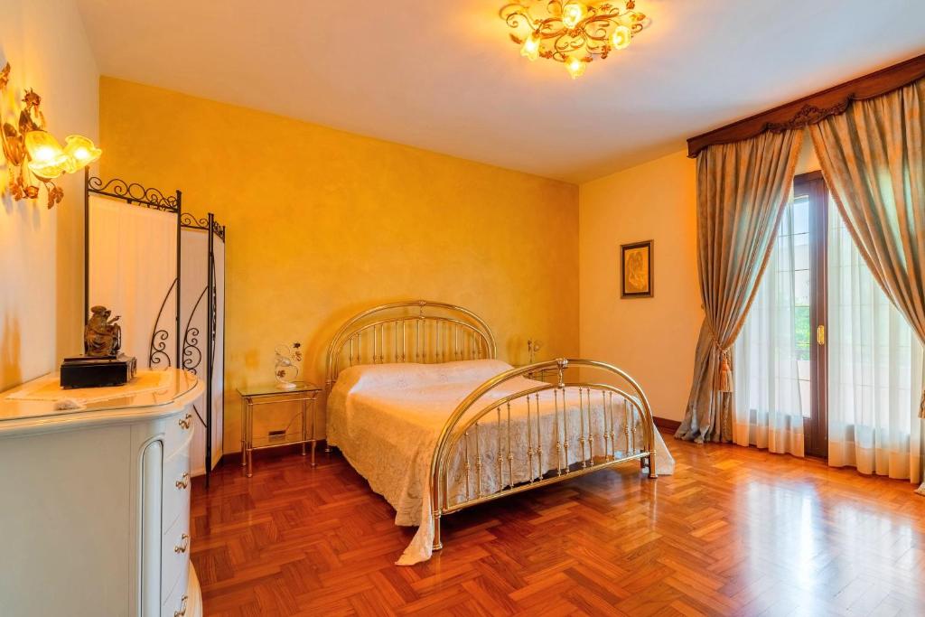 The Rosa's Luxury House