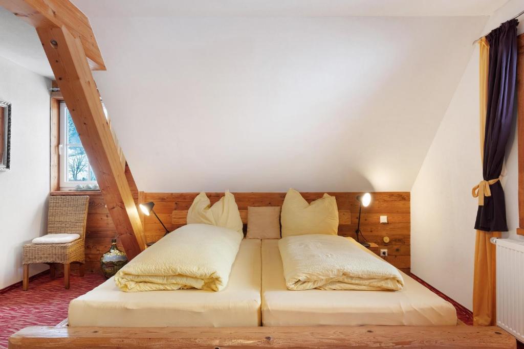 Gästehaus Krone - Double Room With Mountain View