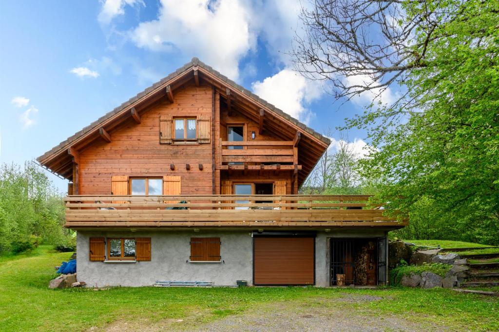 a large wooden house with a gambrel roof at Chalet Du Wason in Xonrupt-Longemer