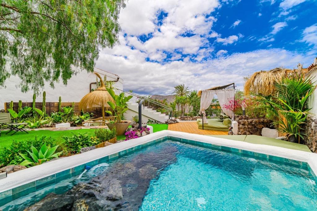 a swimming pool in the backyard of a house at Oceania Villa A in Chayofa