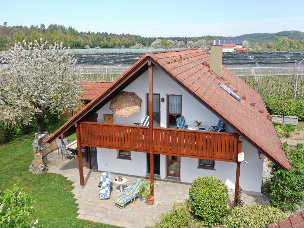 a small white house with a red roof at Ferienwohnung Zerlaut in Langenargen