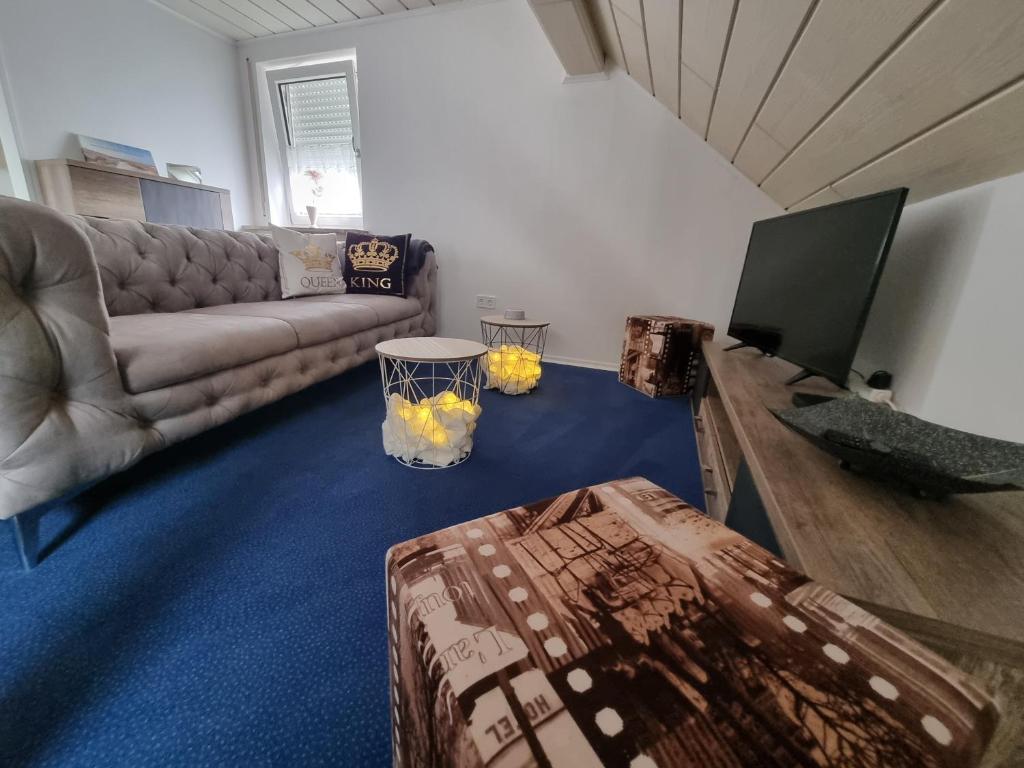 a living room with a couch and a television at Ferienwohnung Familie Kleinbauer in Wirsberg