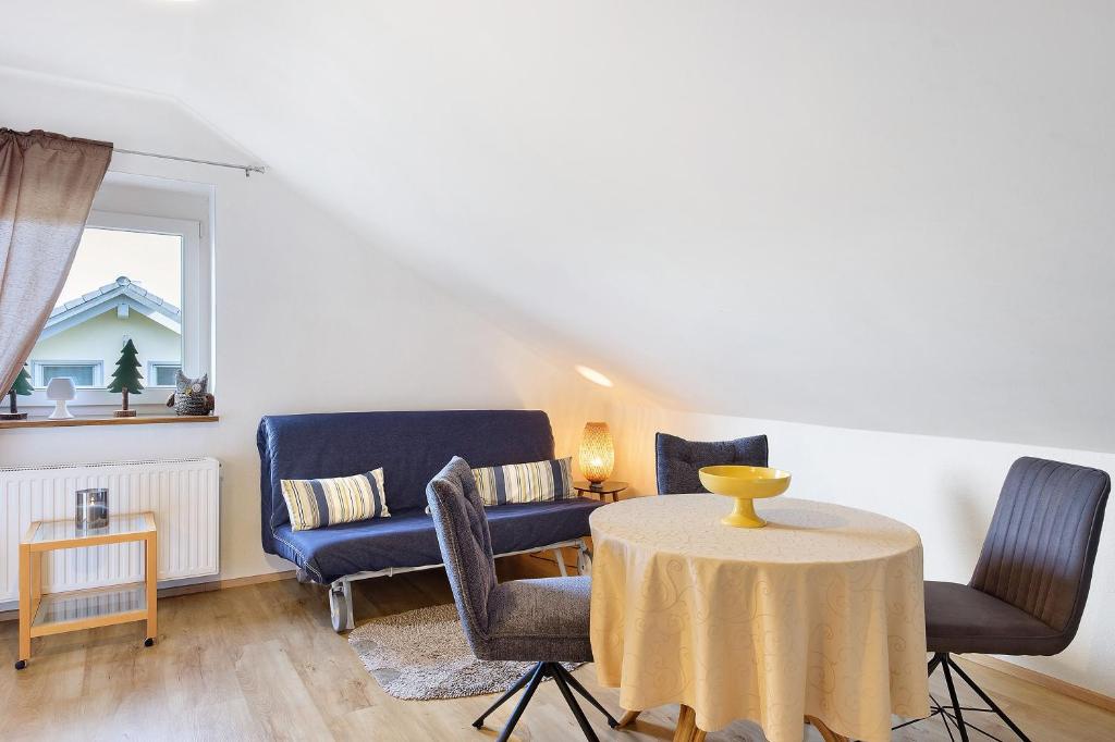 a living room with two chairs and a table at Ferienwohnung Eulennestle in Lenzkirch