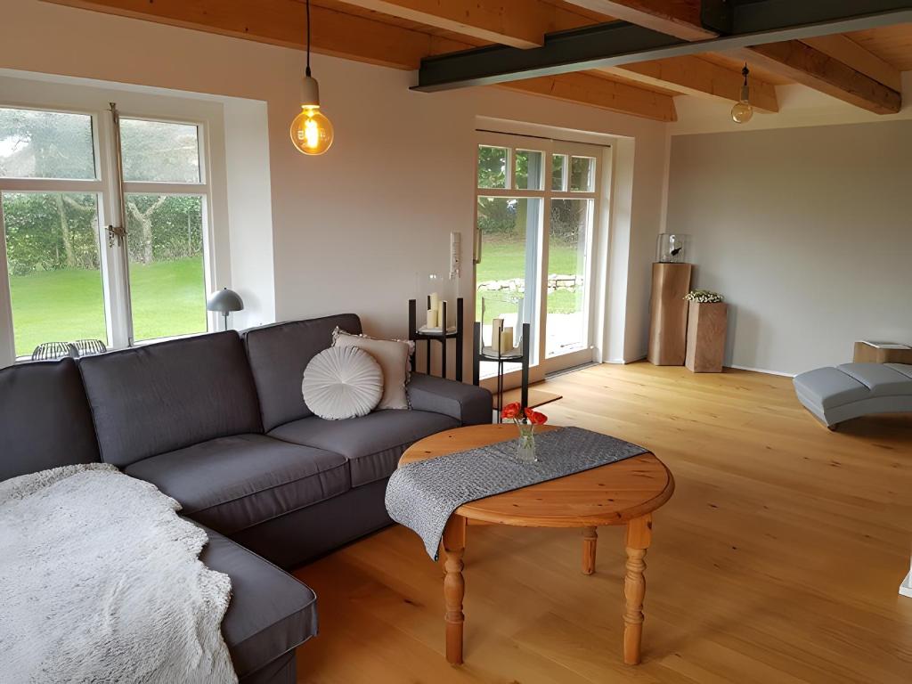a living room with a couch and a table at Schäferhaus in Hemme