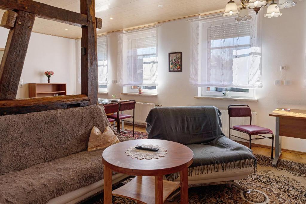 a living room with a couch and a table at Ferienwohnung Ruhezone in Gardelegen