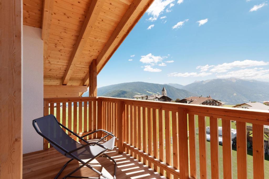 a chair on a porch with a view of mountains at Living Lerchna - Schöne Aussicht in Maranza