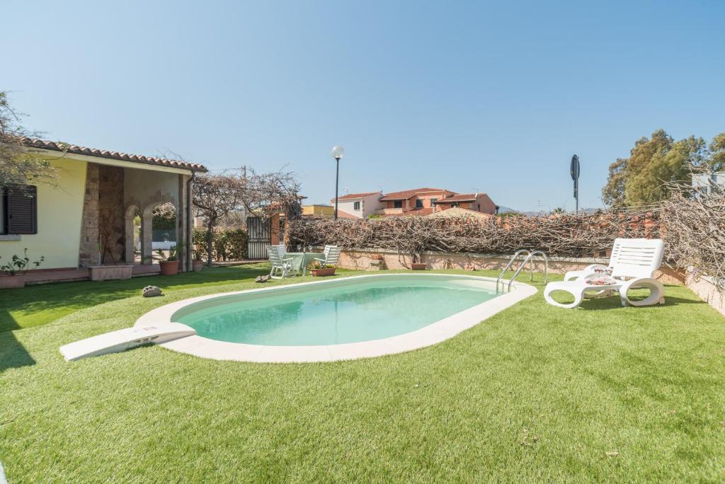 a swimming pool in the yard of a house at Villa Marisa in Budoni