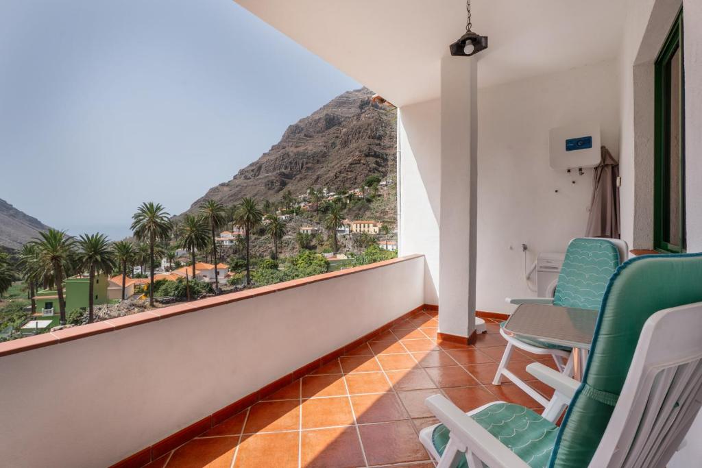 a room with a balcony with a view of the mountains at Apartamento Nayara C in Valle Gran Rey
