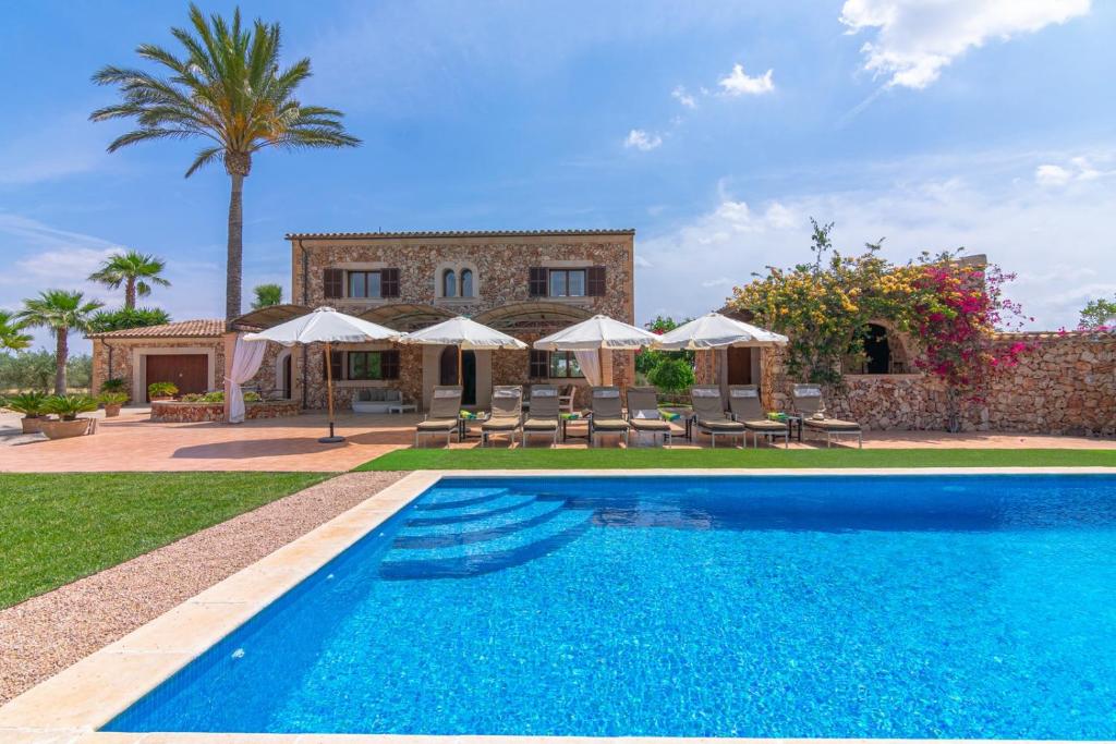 an image of a villa with a swimming pool at Can Sanchez in Campos