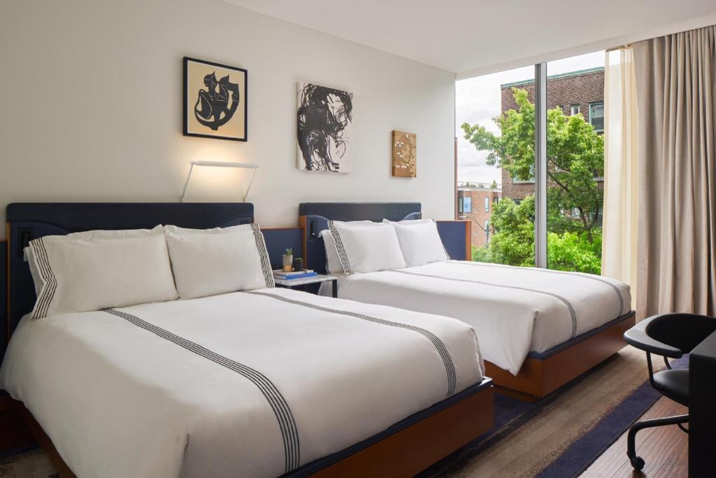 Thompson Seattle, by Hyatt - Queen Room With Two Queen Beds And City View