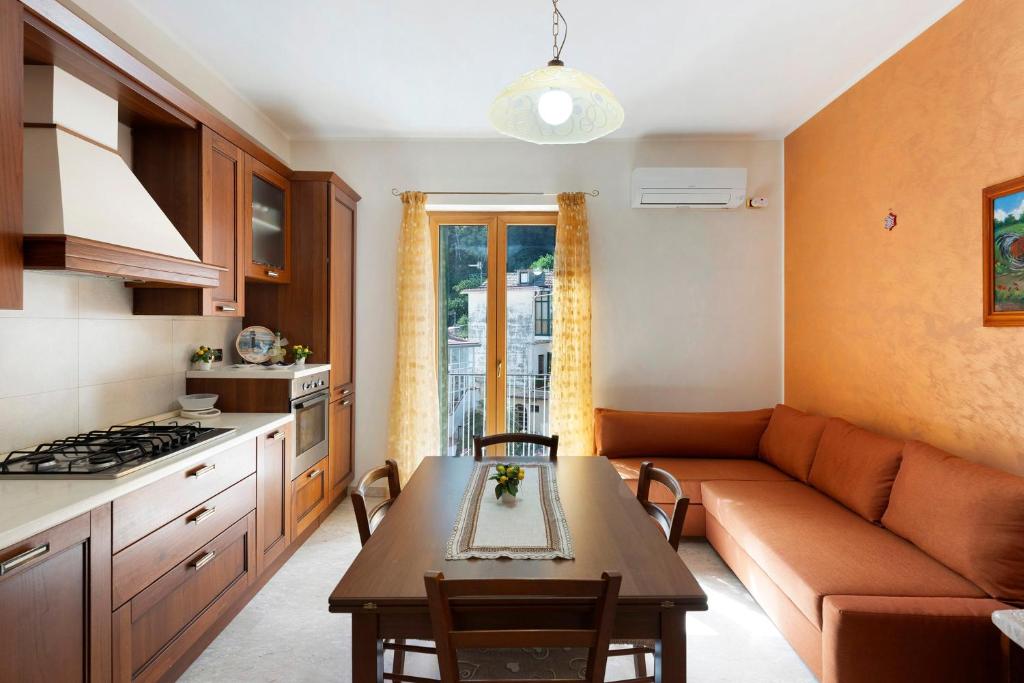 a kitchen and living room with a couch and a table at Ce Tour - Nonni's Lemon House in Cetara