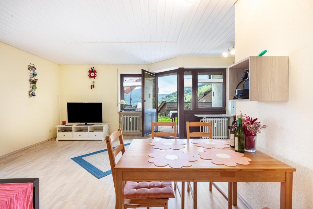 a dining room and living room with a table at Blütenzauber in Todtnau