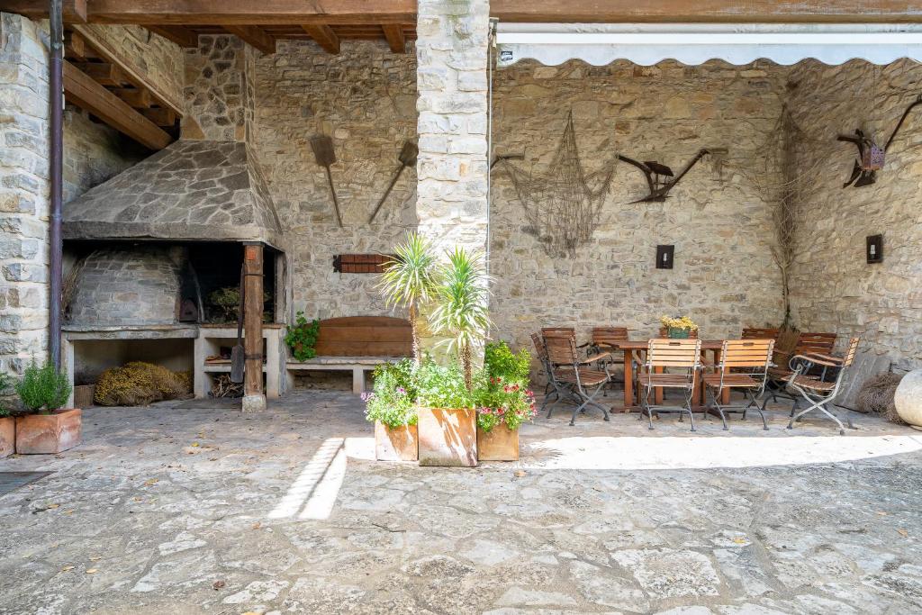 El Clos 1 - Two-Bedroom Deluxe Apartment With Garden View