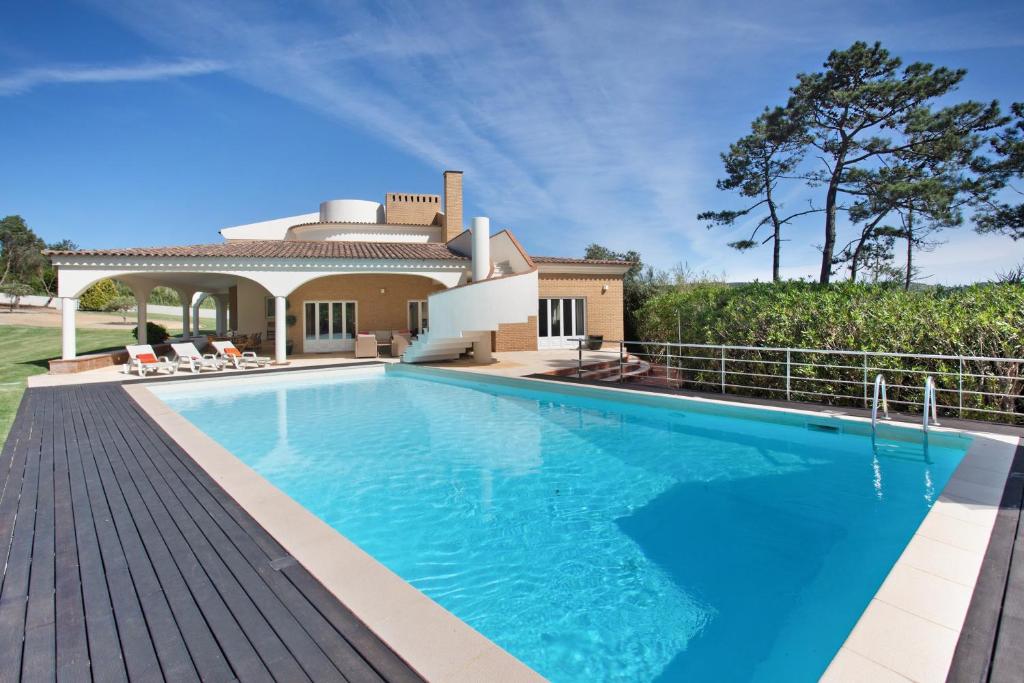 a swimming pool in front of a house at Foz Fancy Fun in Foz do Arelho