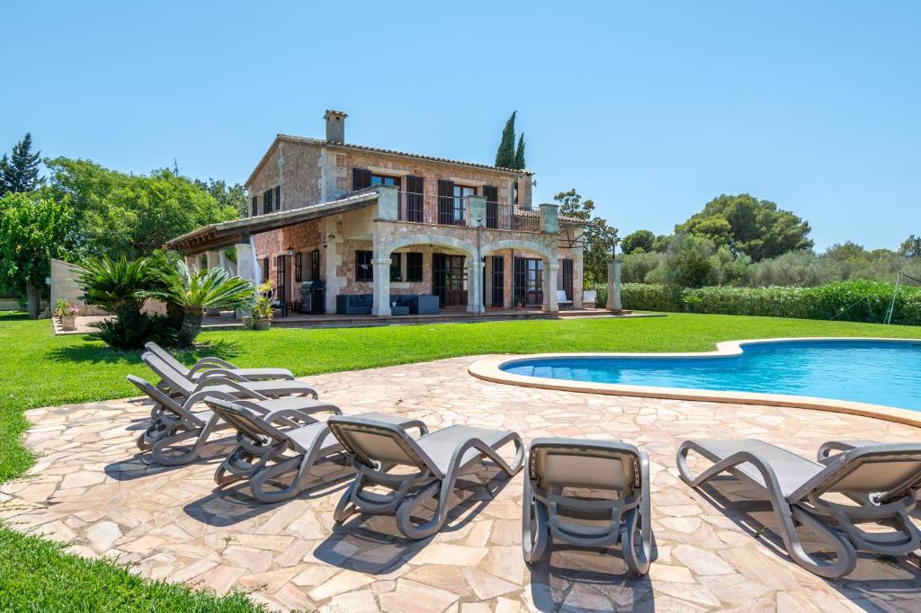 a group of chairs sitting next to a swimming pool at Son San Marti Gran in Can Picafort