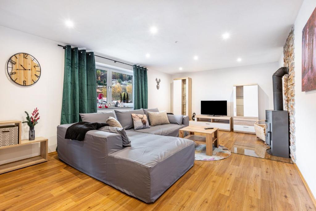 a living room with a couch and a tv at Ferienwohnung am Silberberg in Bodenmais