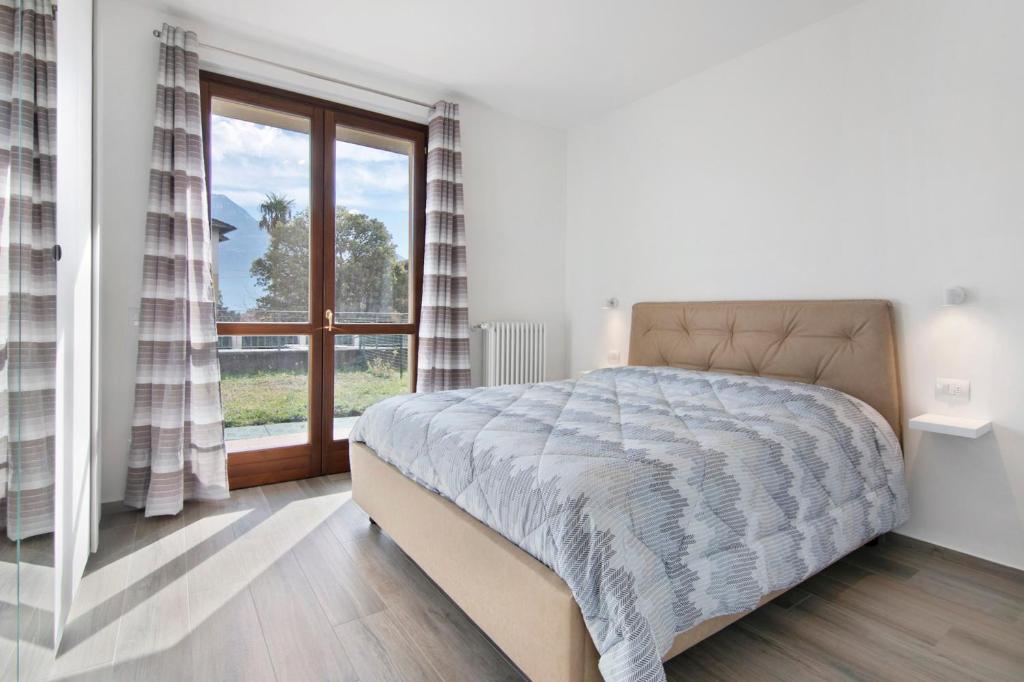 Orange Corner Home - Como Lake - Housity