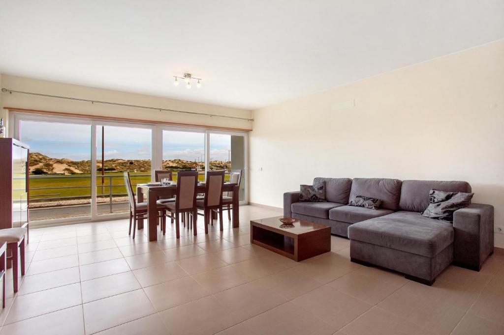 a living room with a couch and a table at A O - Apartamento Gâmboa in Peniche