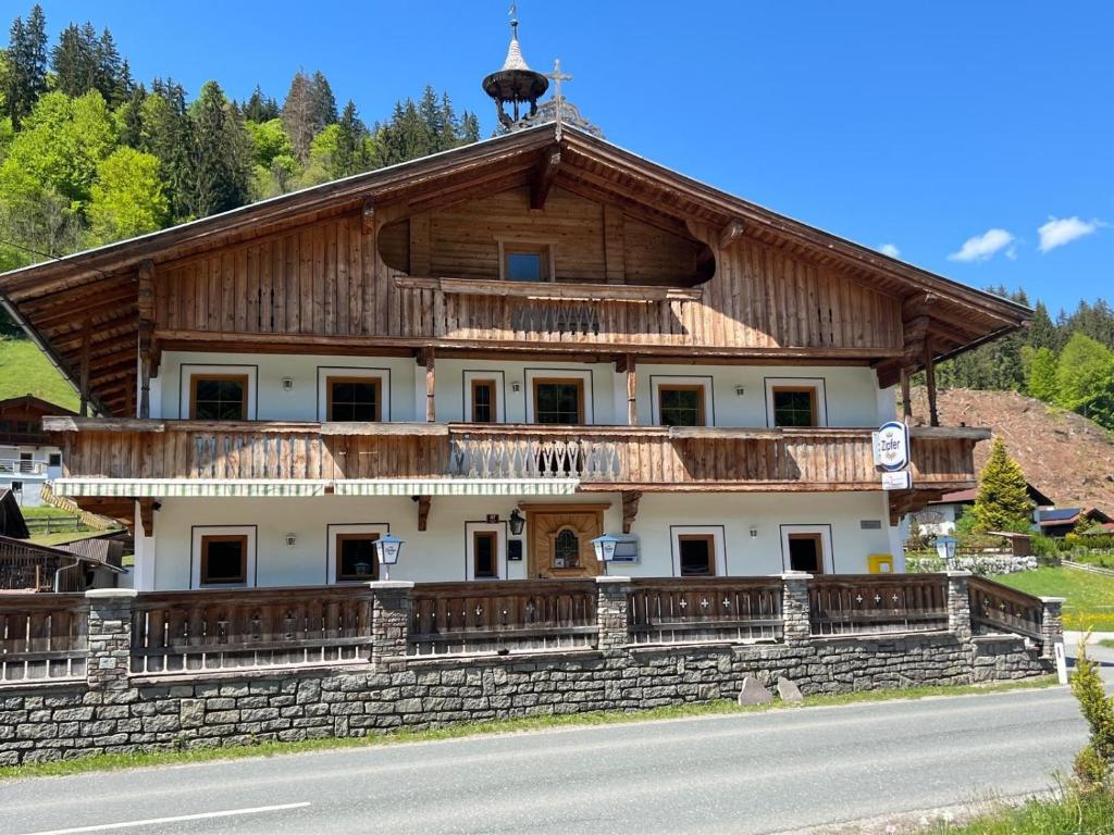 a large wooden building on the side of a road at Gasthaus Mamoosen in Penning