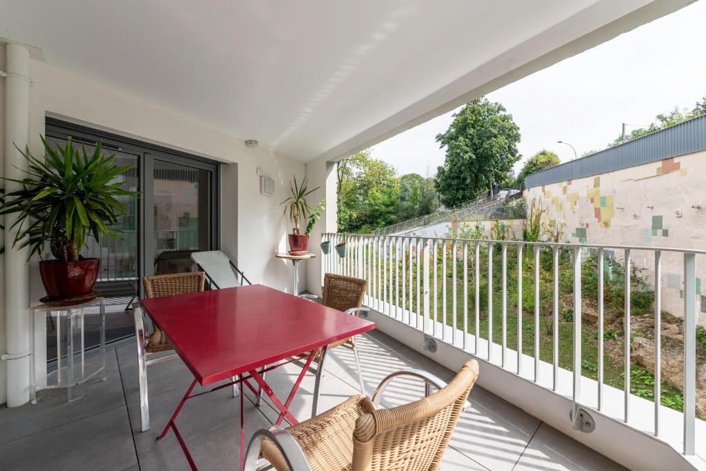 En balkon eller terrasse på La Providence