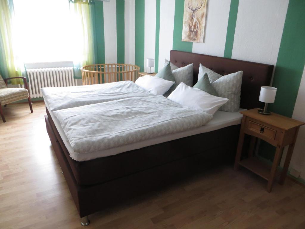 Llit o llits en una habitació de Waldau