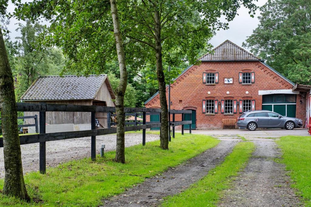 a building with a car parked in front of it at Grodenhof in Norderschwei