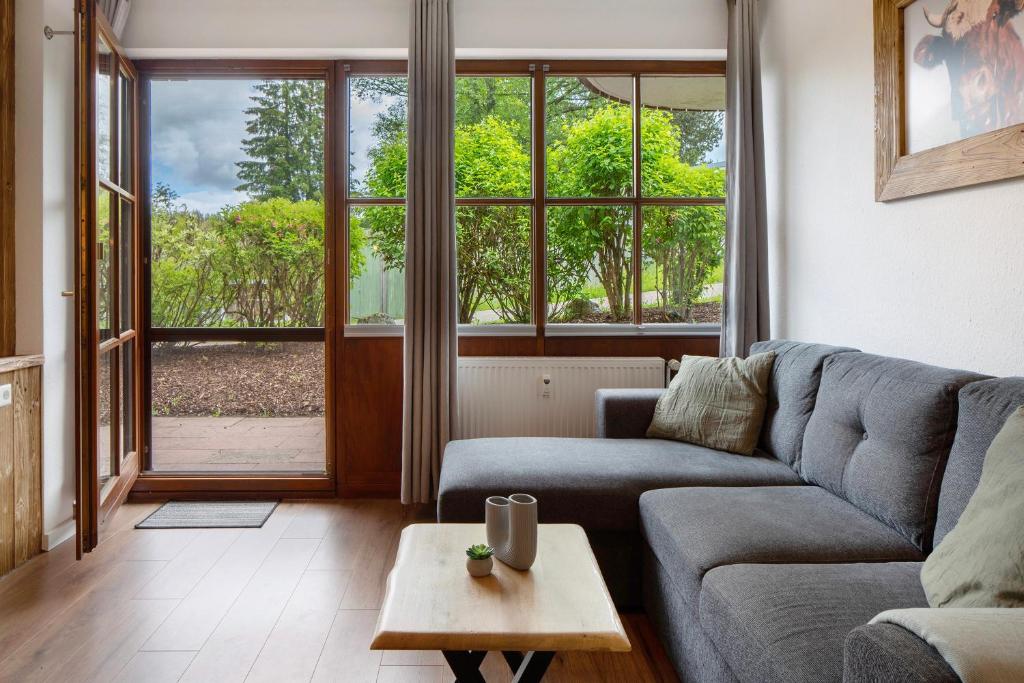 a living room with a couch and a table at Ferienwohnung Am Mehlberg in Hinterzarten