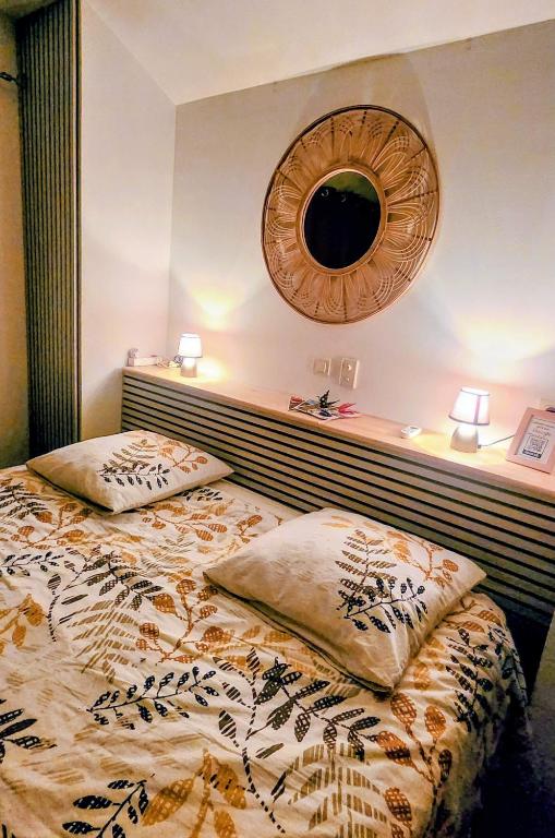 a bedroom with a bed with a mirror on the wall at EVASION Bungalow Harmonie in Sarraméa