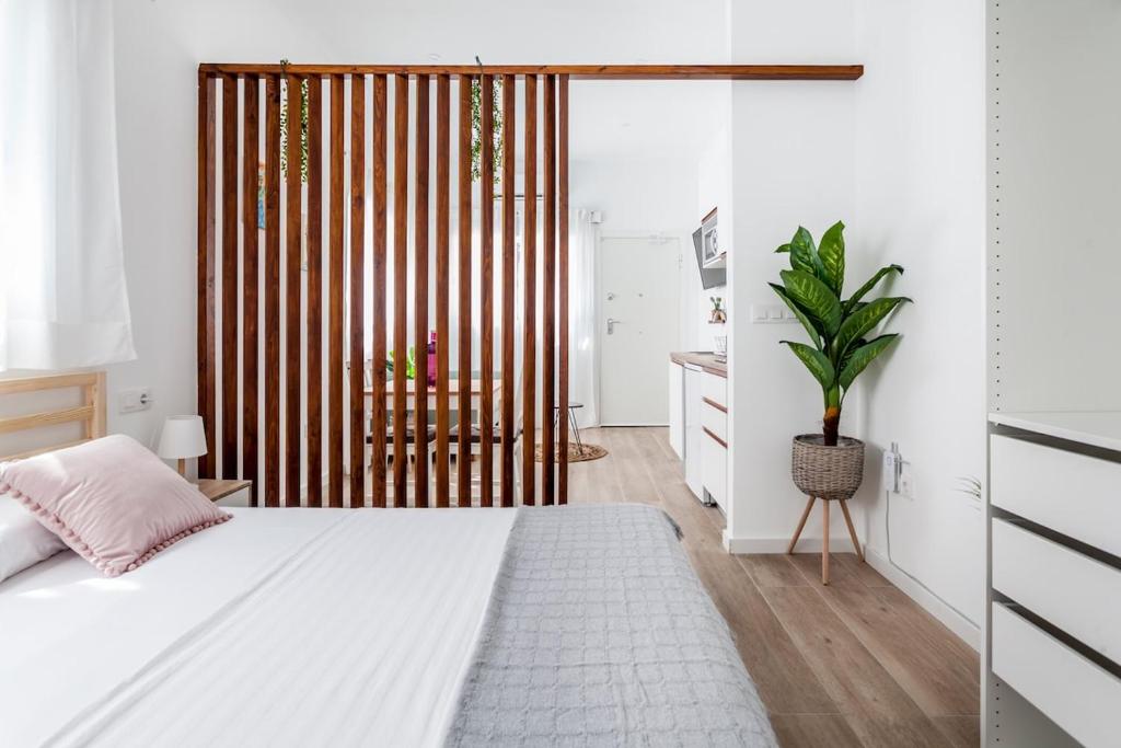 Cozy & new studio apartment next to Turia Gardens