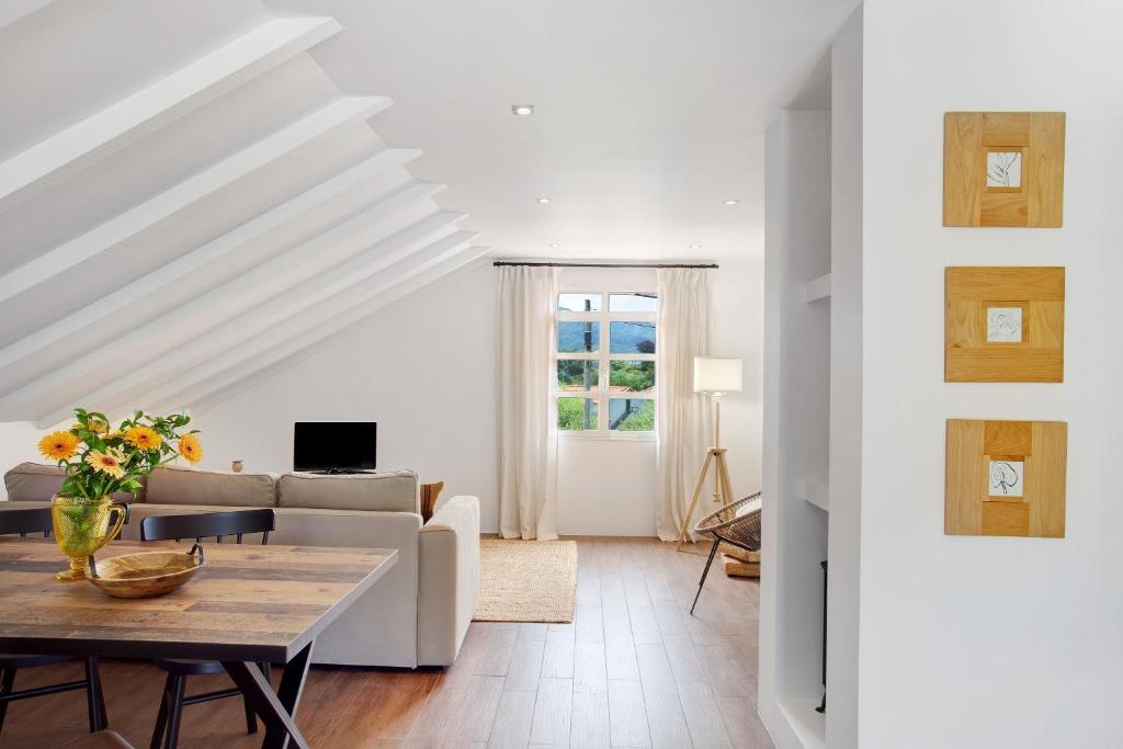 a living room with a couch and a table at Casa da Olides - Studio in Santana