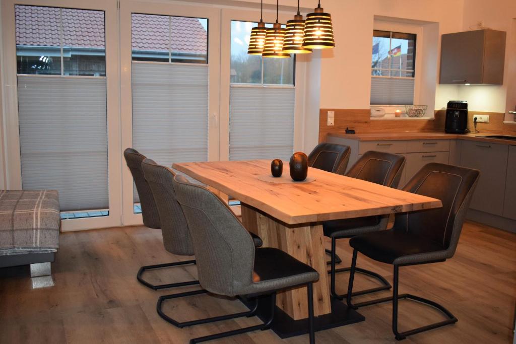 a dining room with a wooden table and chairs at Ferienhaus Hanni in Geeste