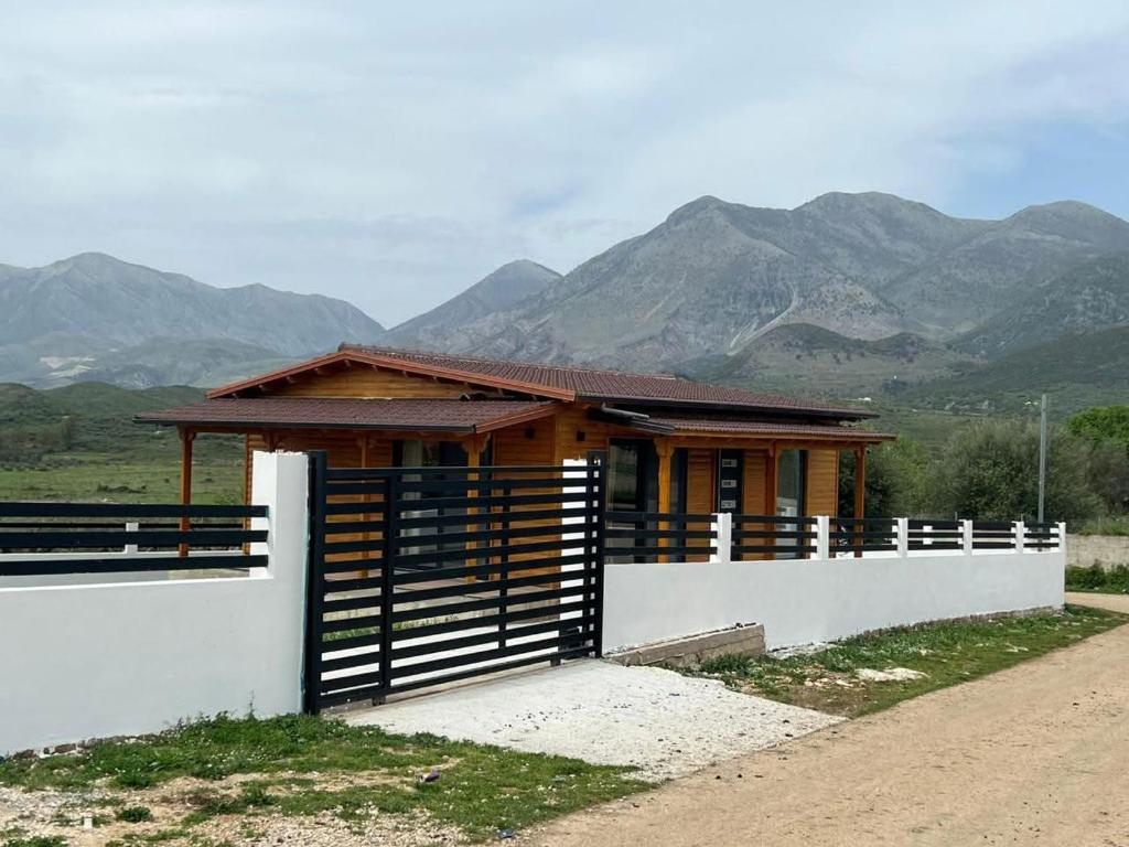 a small house with mountains in the background at Villa Manuel in Bajkaj