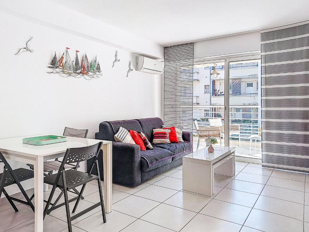 Apartment Le chant de la mer-2 by Interhome