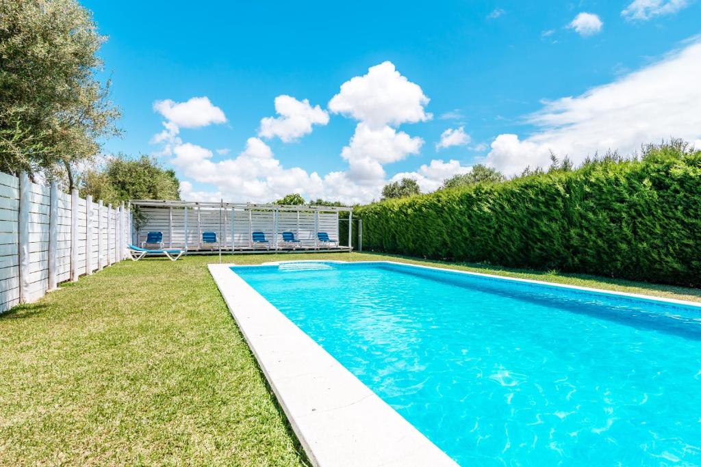 a swimming pool in the backyard of a house at El Madroño in El Palmar