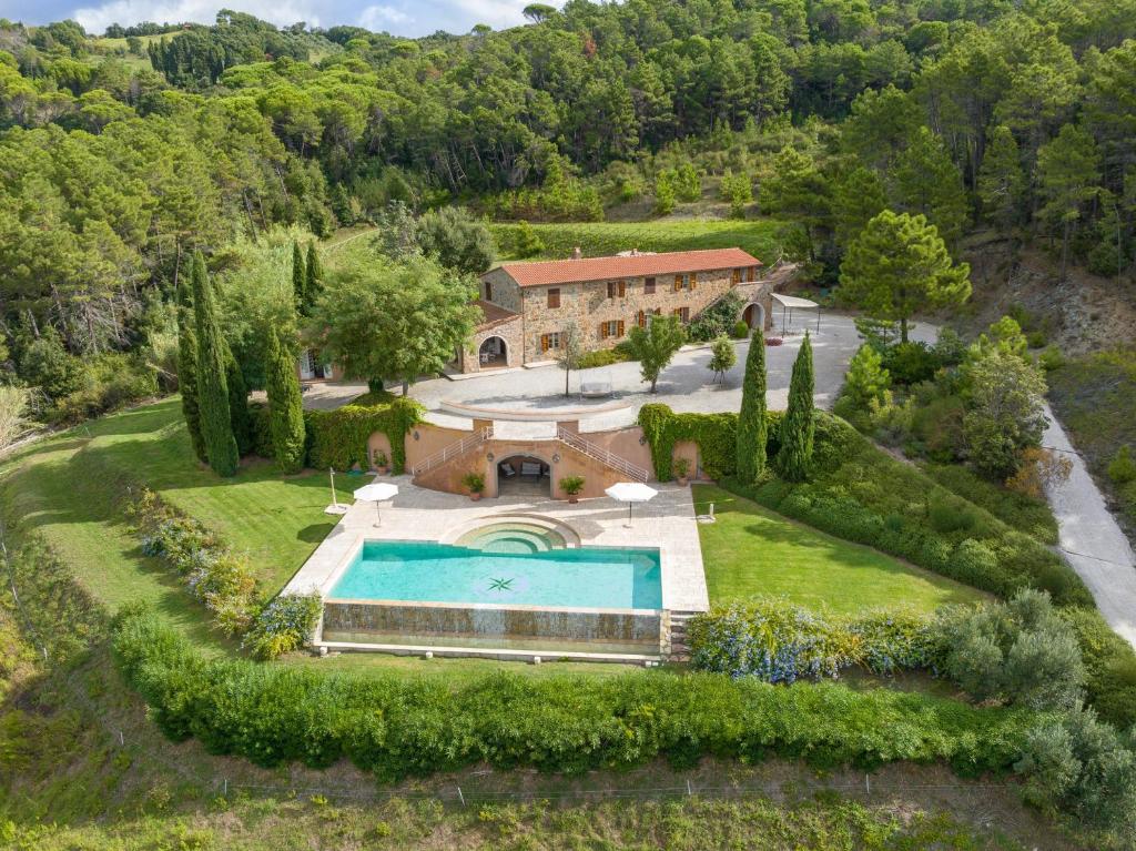 an aerial view of a estate with a swimming pool at Villa Cava Alta in Riparbella