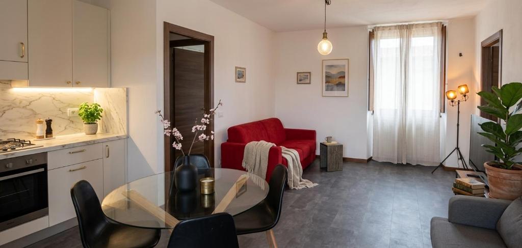 a living room with a table and a red couch at a casa di ASIA in Dalmine