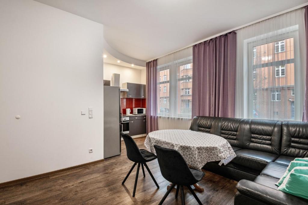 a living room with a table and a couch at Ferienwohnung Alex in Leipzig