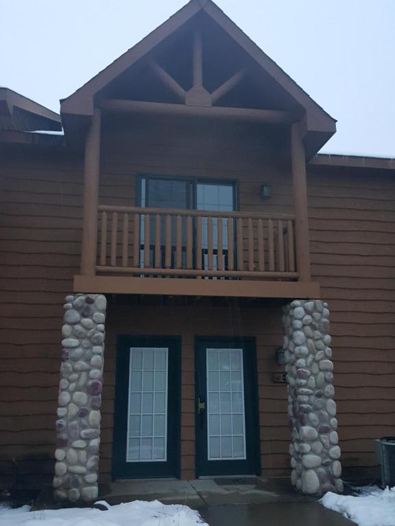 2BR Rustic Villa - Housity