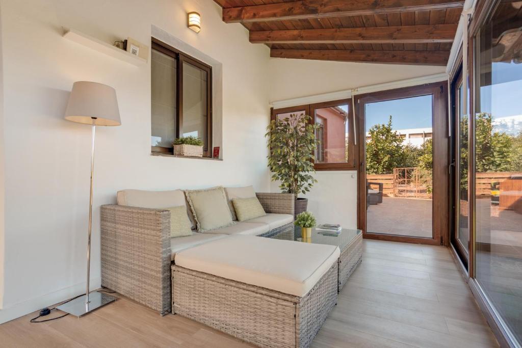 a living room with a couch and a table at Casa Jica in La Orotava