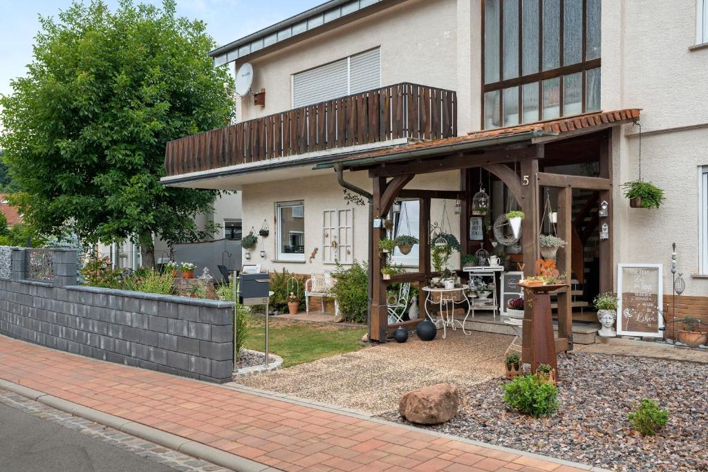 a house with a wooden pergola in front of it at Ferienwohnung Kühlmeyer in Bundenthal