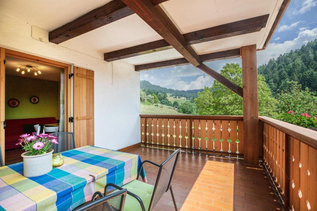 a room with a table and chairs on a balcony at Appartements Gabrielli Marie in Trodena