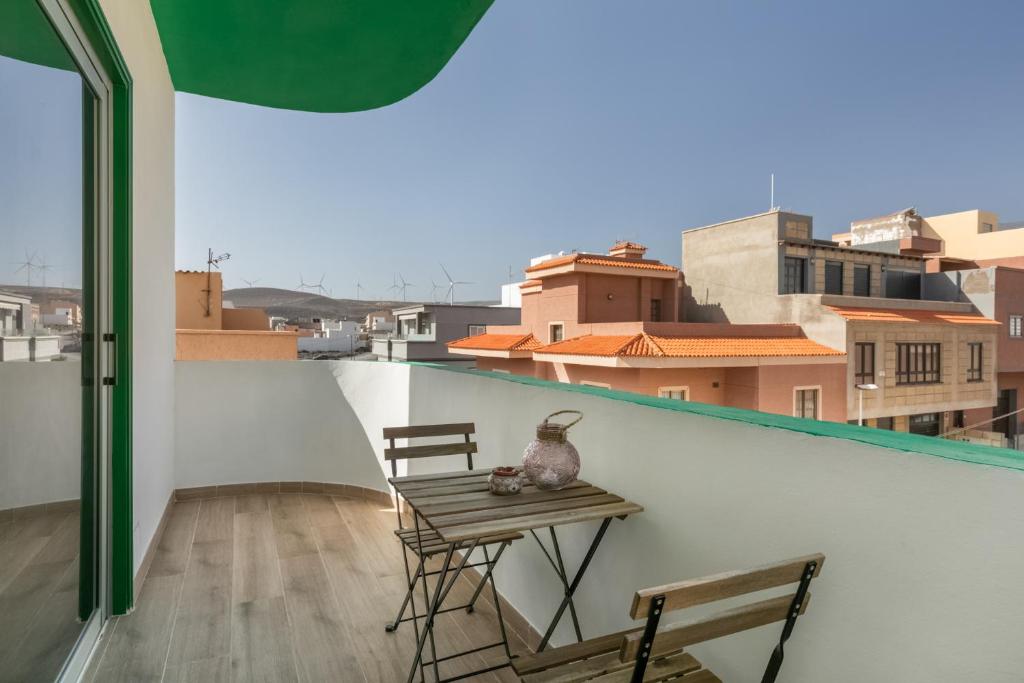 a table and chairs on a balcony with a view at Salitre in Las Eras